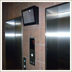 防犯窓・監視カメラのついたエレベーター